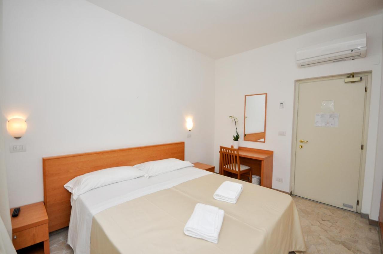 Hotel Airone B&B Marina di Pietrasanta Esterno foto