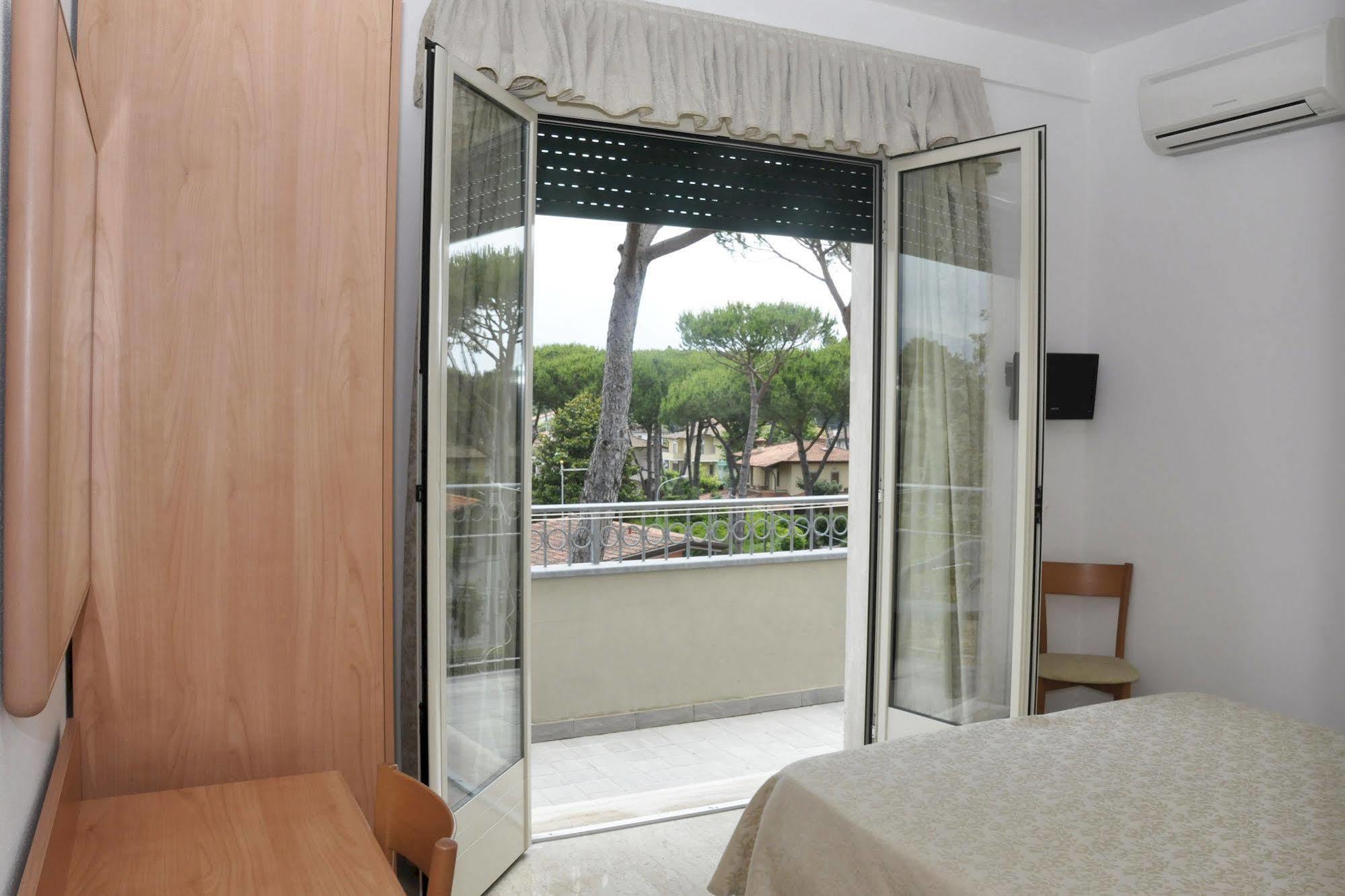 Hotel Airone B&B Marina di Pietrasanta Esterno foto